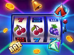 Meja BandarQ di platform pedet togel dengan kartu dan chip taruhan